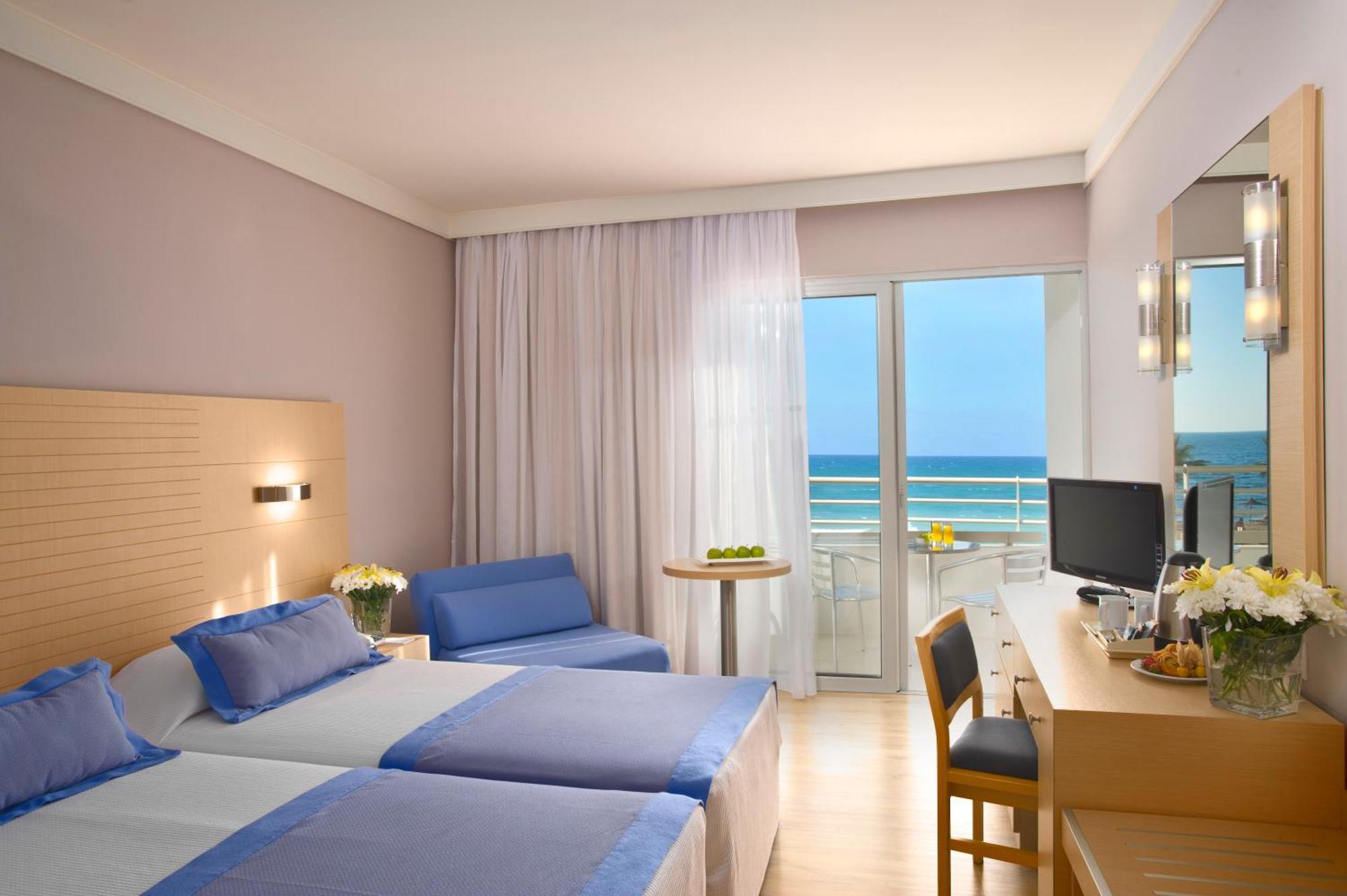 Chambre Double ou Lits Jumeaux - Vue Latérale sur Mer