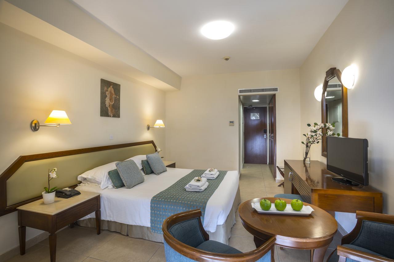 Chambre Double ou Lits Jumeaux - Vue Latérale sur Mer