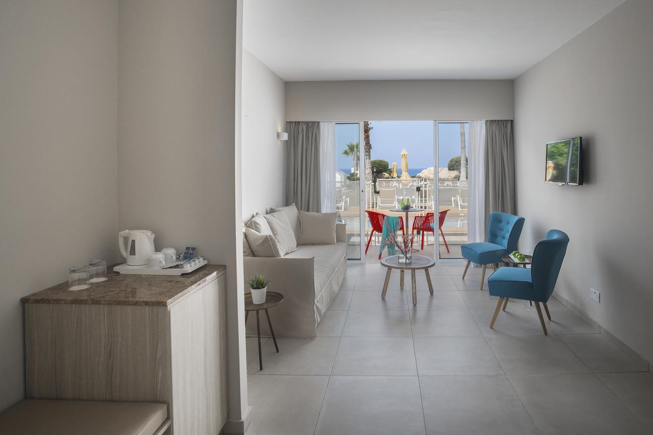 Suite Exécutive avec Accès Direct à la Piscine - Vue sur Mer